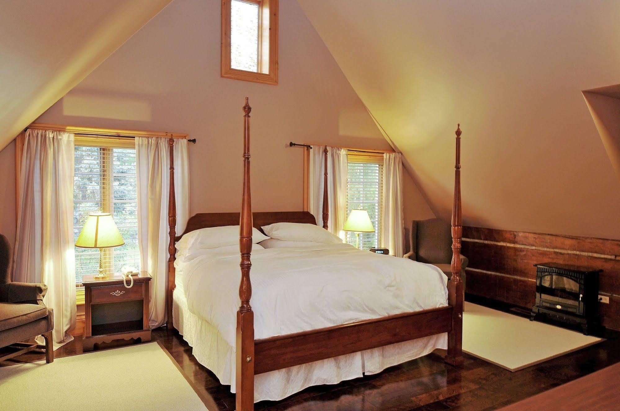 Eganridge Resort, Golf Club & Spa Bobcaygeon Bagian luar foto