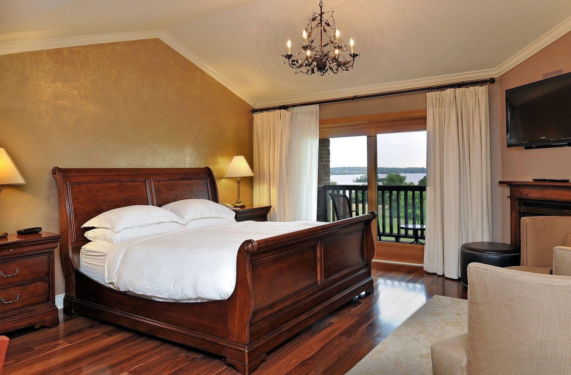 Eganridge Resort, Golf Club & Spa Bobcaygeon Bagian luar foto