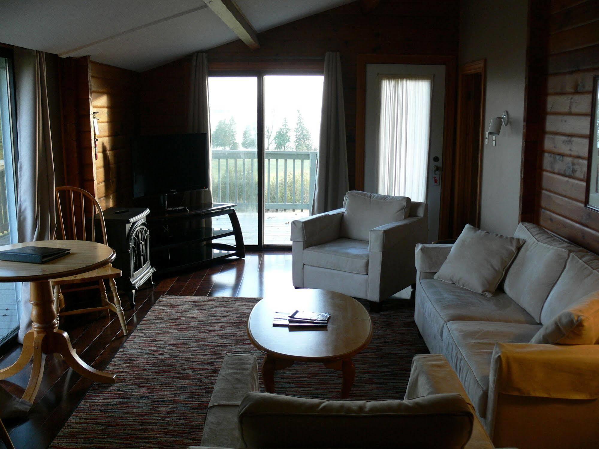 Eganridge Resort, Golf Club & Spa Bobcaygeon Bagian luar foto