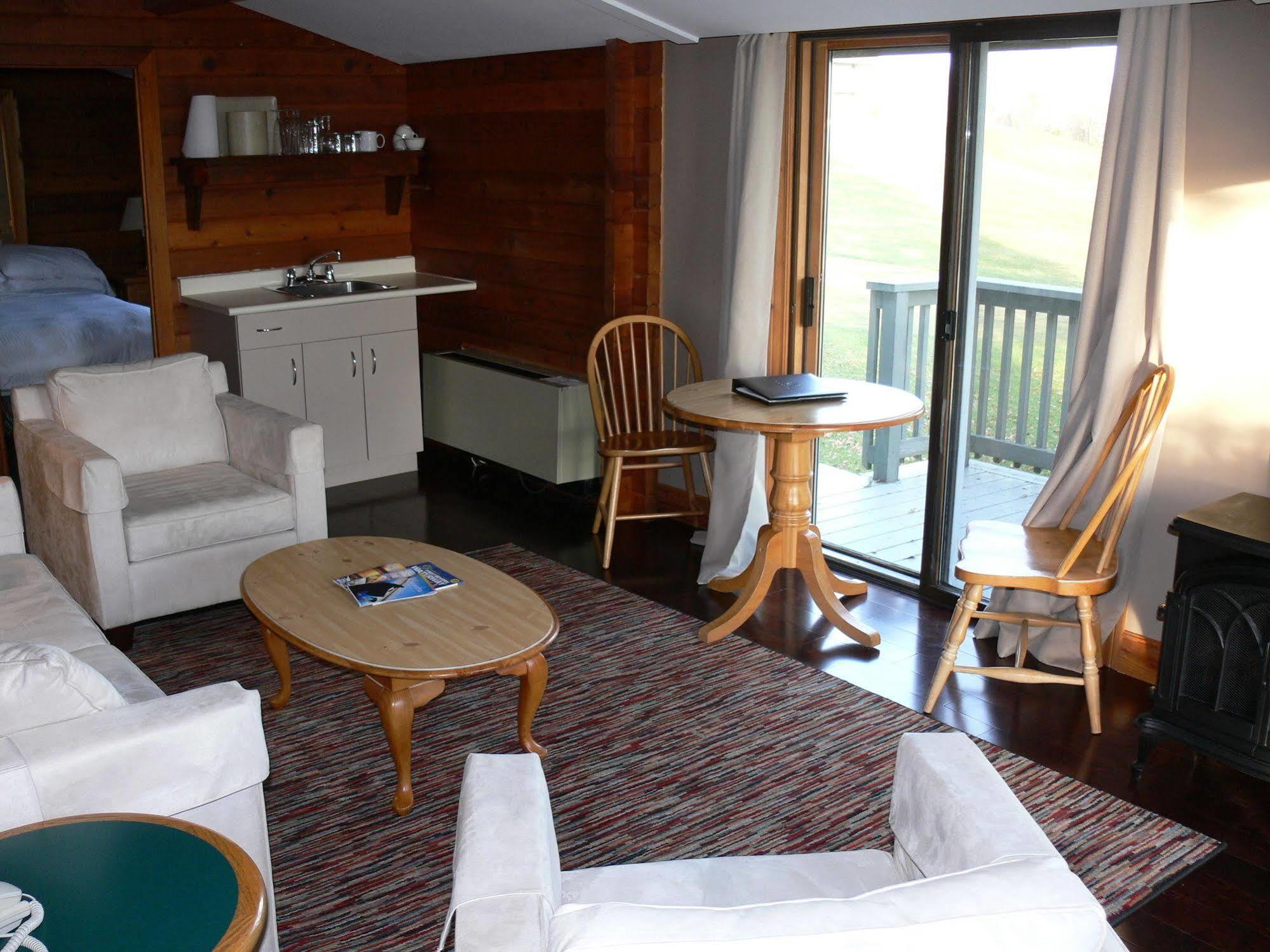 Eganridge Resort, Golf Club & Spa Bobcaygeon Bagian luar foto