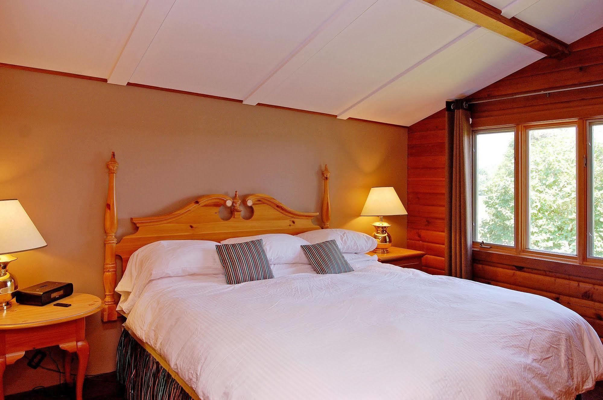 Eganridge Resort, Golf Club & Spa Bobcaygeon Bagian luar foto