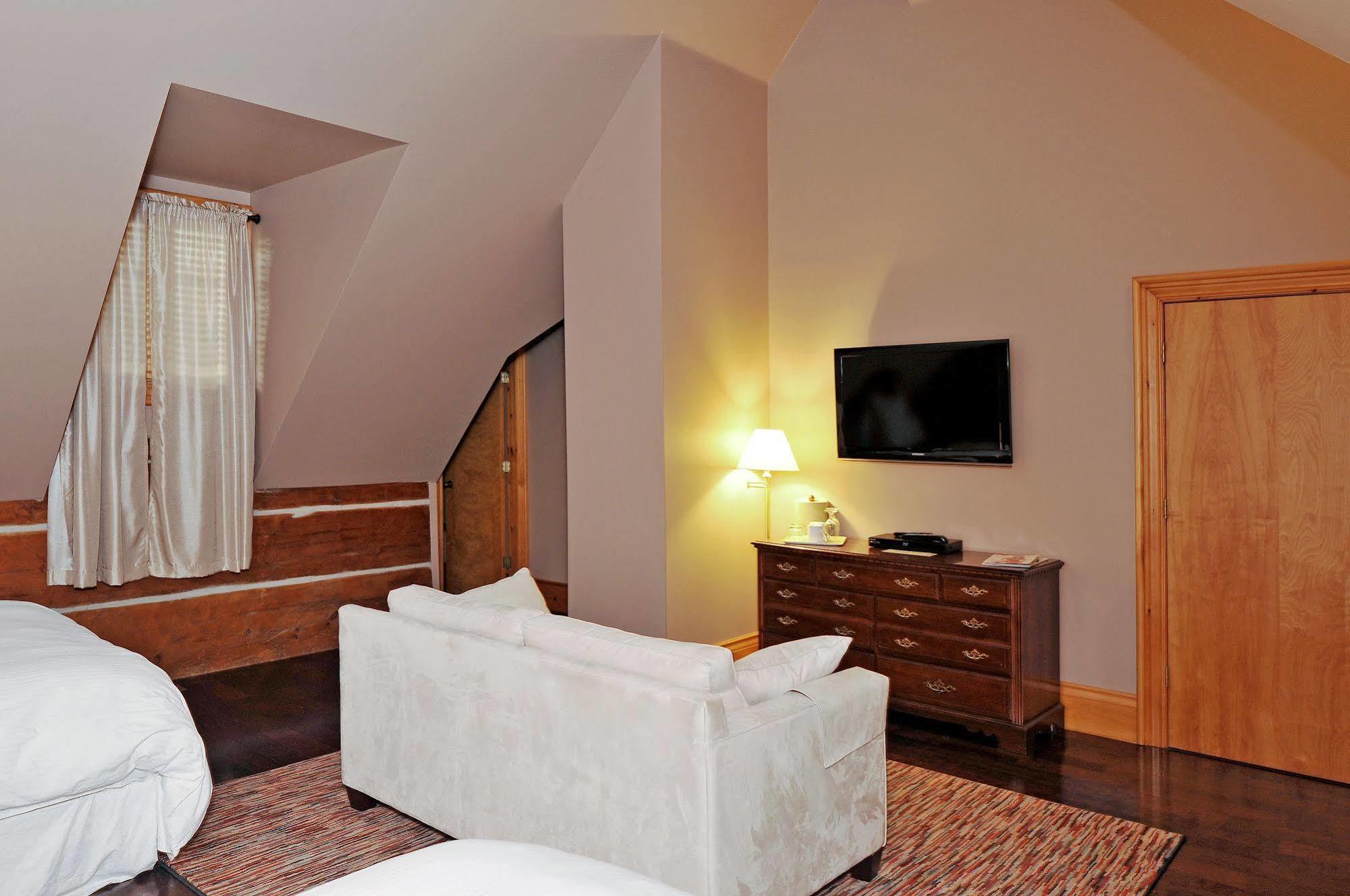 Eganridge Resort, Golf Club & Spa Bobcaygeon Bagian luar foto