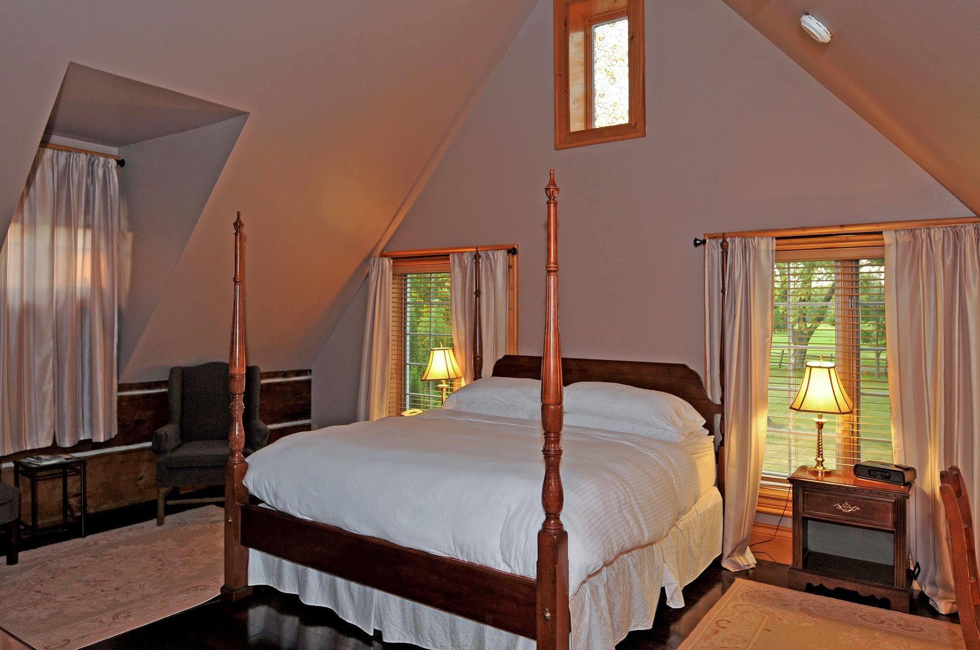 Eganridge Resort, Golf Club & Spa Bobcaygeon Bagian luar foto